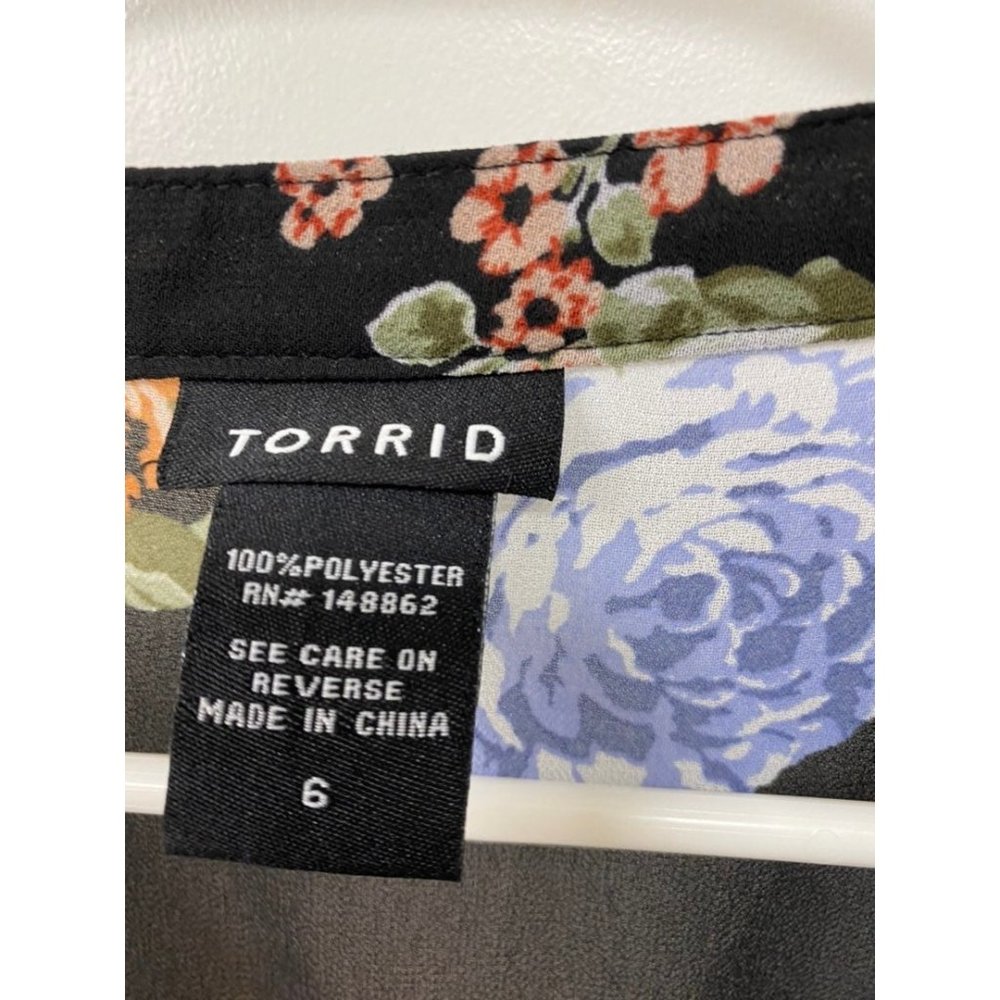 TORRID BLACK FLORAL CHIFFON HI-LO BABYDOLL TUNIC 6 - Picture 4 of 5